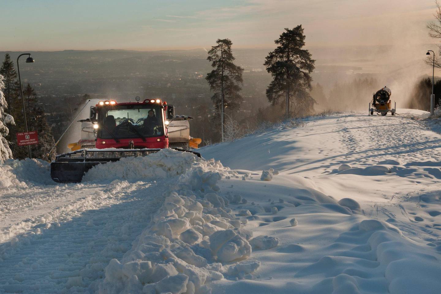 Snørikt: Totalt skal det produseres ca. 40 000 til 45 000 kubikkmeter med snø til bruk i Oslos skianlegg gjennom vinteren. Foto: KID