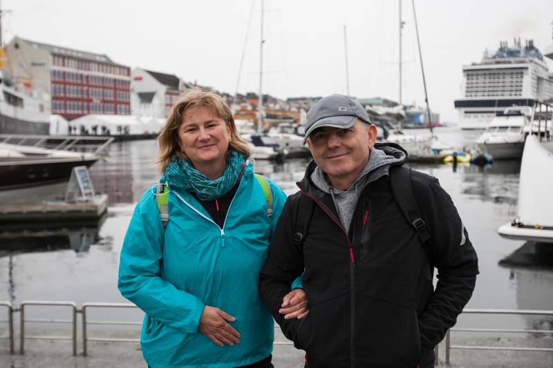 Både Marcel Buerkler og Lyndsey Canham fra Canada, og Barbara og Ryszard Honczyk fra Polen har valgt å besøke Stavanger for å få oppleve Preikestolen.