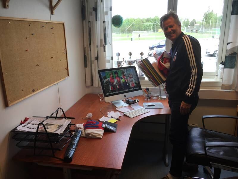 Eivind Arnevåg er nesten ferdig med å rydde kontoret sitt onsdag.