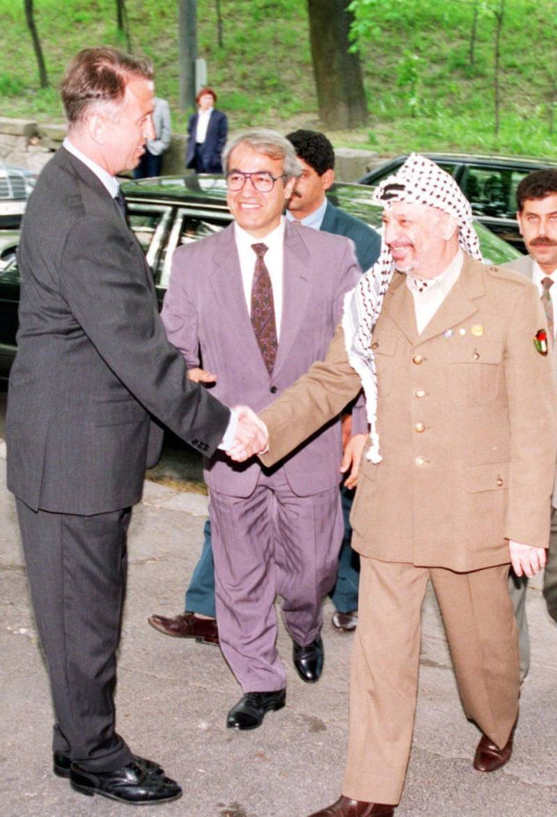 Terje Rød-Larsen med PLO-leder Yassir Arafat, Oslo 1994. 