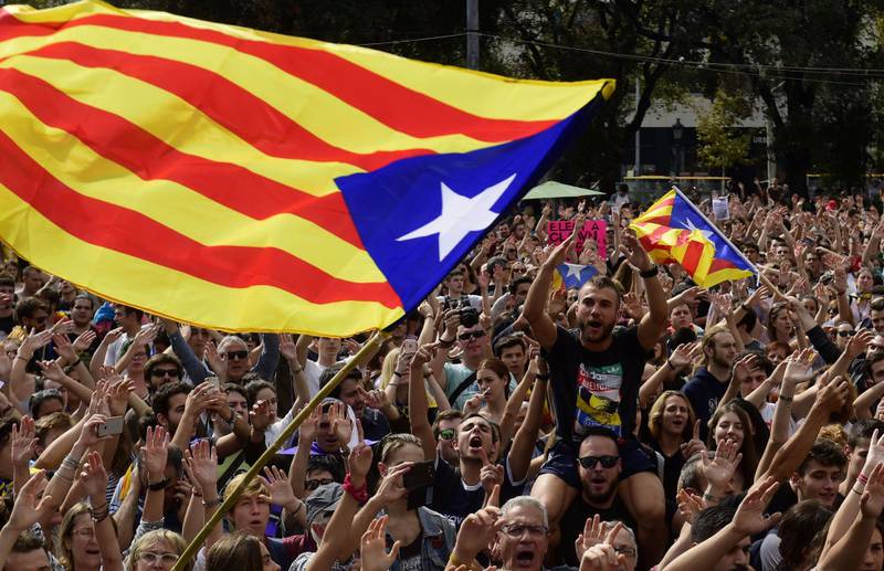 Uavhengighetsstriden har skapt uro i Catalonia. Her fra en demonstrasjon for uavhengighet i Barcelona tidligere i måneden. 