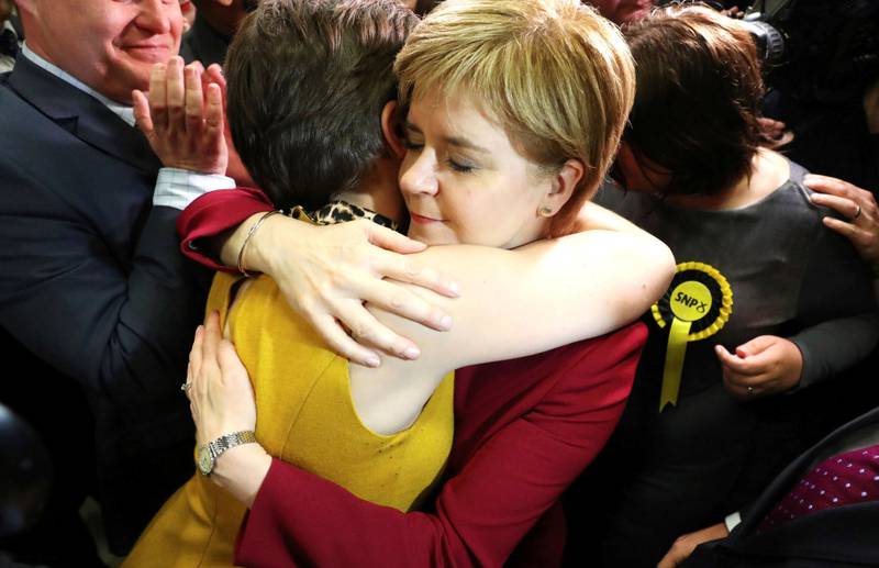 Skottlands førsteminister Nicola Sturgeon kommer sterkt svekket ut av valget i Skottland. 