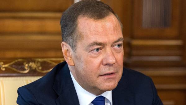 Medvedev tordner: – Et bevis på at planen kollapser