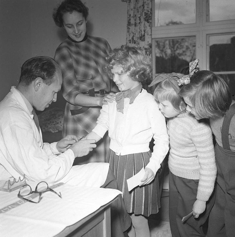 Poliovaksinering av barn i Oslo i 1956.