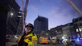 Kvinne reddet fra brann i skyskraper i London