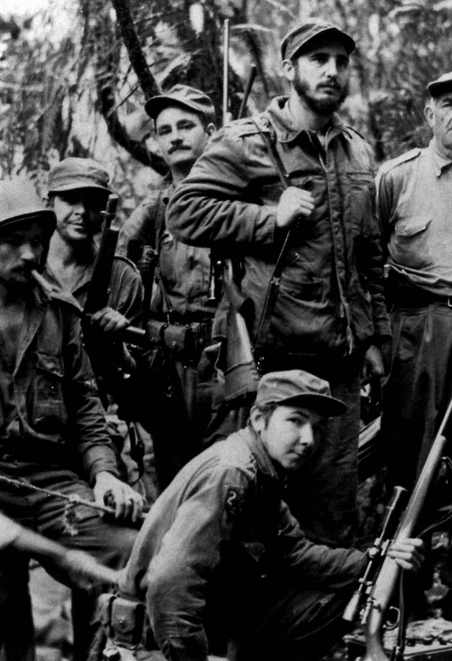 Bilde tatt 1. juni 1957, av blant andre Raul og Fidel Castro,    og Ernesto Che Guevara. FOTO: AFP/NTB SCANPIX