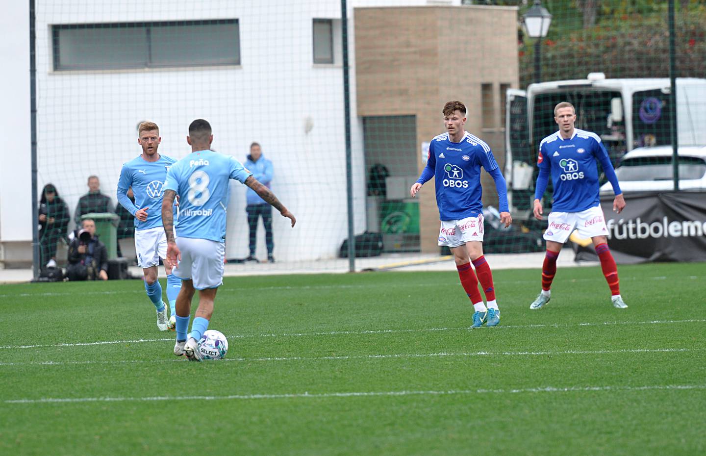 Odin Thiago Holm (midten) og Vålerenga tapte mot Malmö FF i Marbella fredag.
