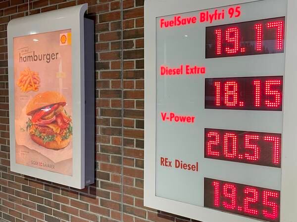 Drivstoffprisene har falt over sju kroner siden før sommeren