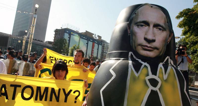 I Tyrkia protesterte aktivister fra Greenpeace i 2009 da det ble kjent at Russlands president Vladimir Putin tilbød hjelp til å bygge atomkraftverk. Protestene førte ikke fram: byggingen startet i fjor.