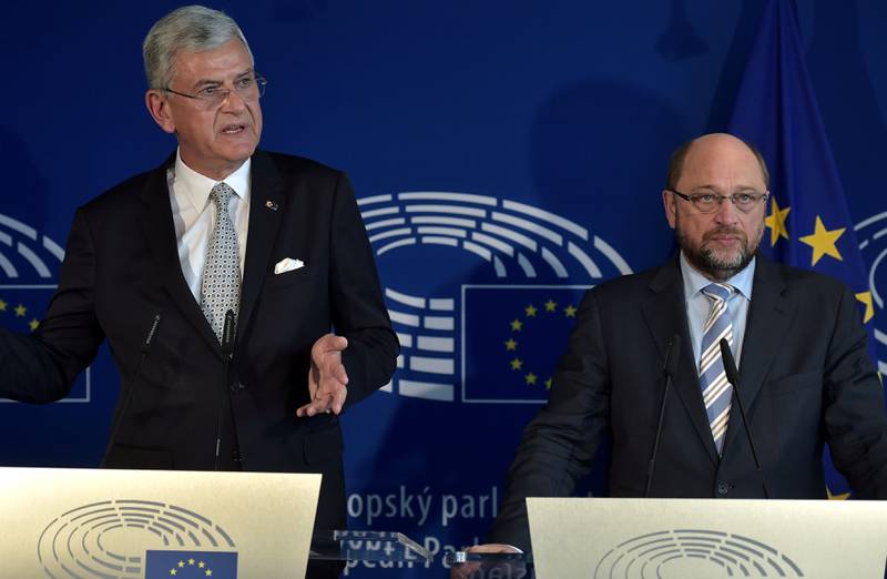 Tyrkias EU-minister Volkan Bozkir og president Martin Schulz i EU-parlamentet møttes onsdag.