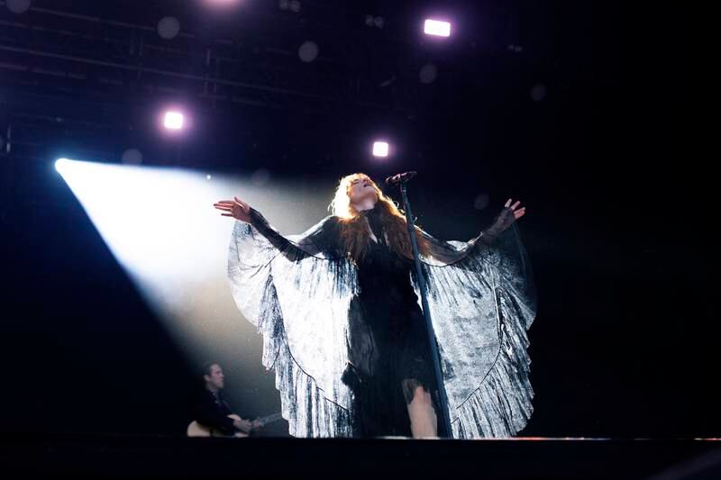 Florence + the Machine, full av energi på Amfiet.
