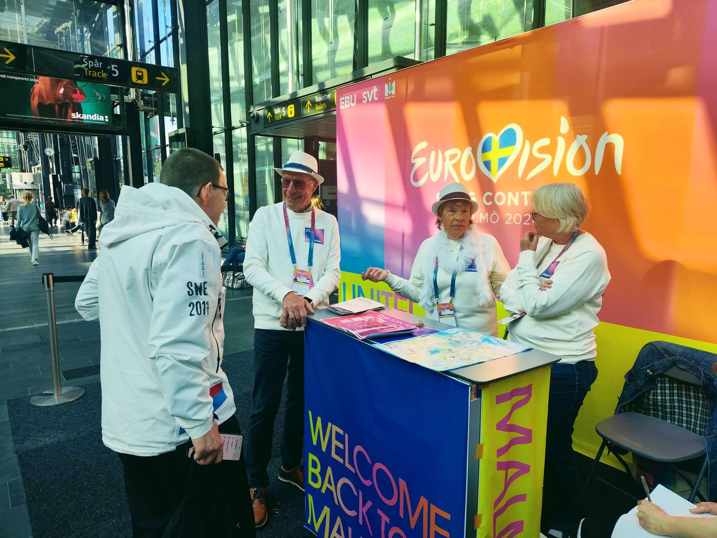 En rekke frivillige er på plass i Malmö for å hjelpe tilreisende til årets Eurovision.
