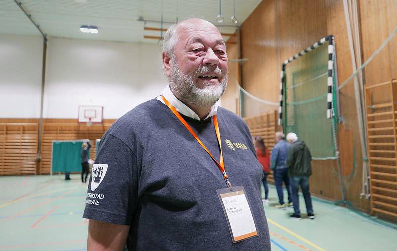 STEMMELEDER: – Det kom veldig mange ved åpningen, som det pleier, men så fortsatte trykket, fortalte leder av stemmestyret Arne Rekdal Olsen.