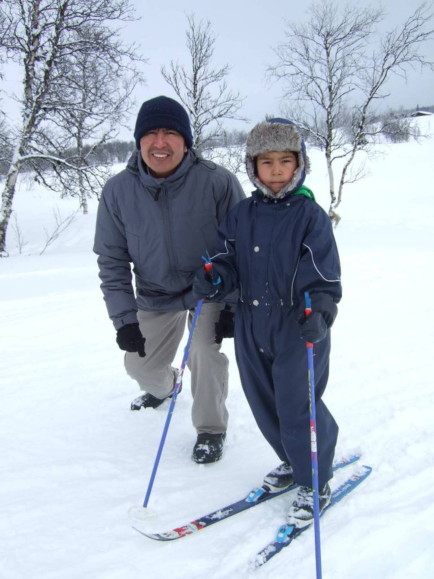 Ahmad på skitur med pappa Mohammad. FOTO: PRIVAT