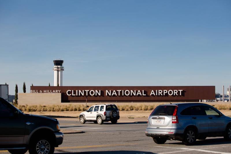 Flyplassen i Little Rock er oppkalt etter ekteparet Clinton. FOTO: BRIAN CLIFF OLGUIN