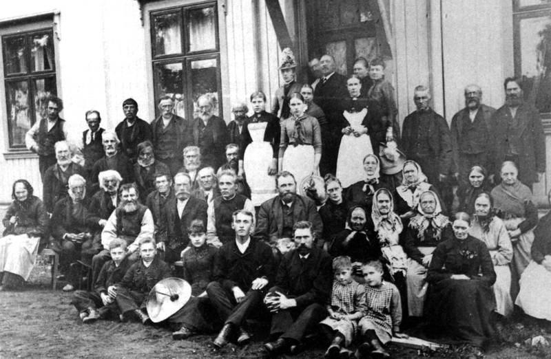 Beboere og ansatte på fattiggården ca. 1890.