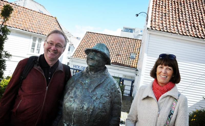 Både Einar Sanstøl og Brit Mari Carr er enige om at kånå må flyttes vekk fra der hun står i dag. Foto: Tone Helene Oskarsen