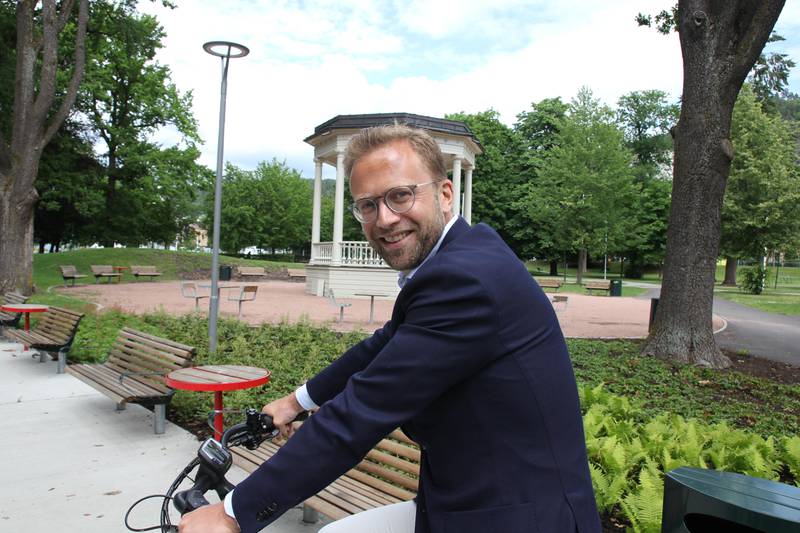 Statsråd Nikolai Astrup (H) mener ny sykkelsti er et fint tiltak for Drammen kommune.