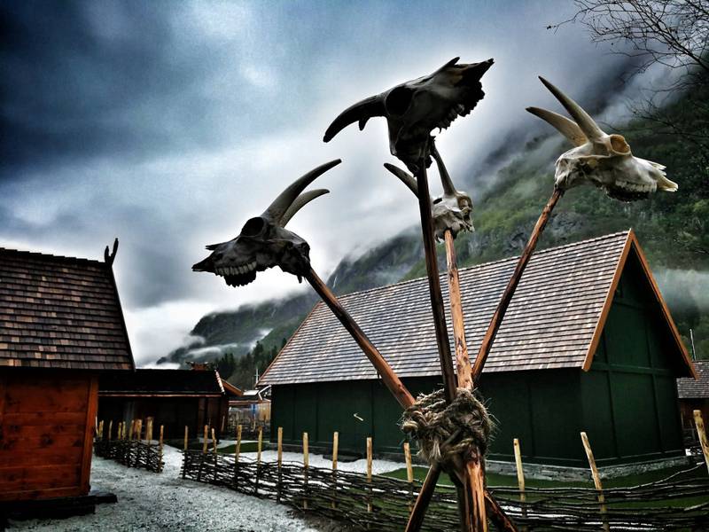Besøk den spektakulære vikinglandsbyen Njardarheimr i Gudvangen, som åpnet 31. mai. FOTO: FRODE TUFTE