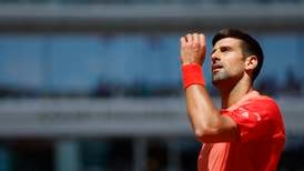 Djokovic lett videre i Roland-Garros – får kritikk for politisk budskap