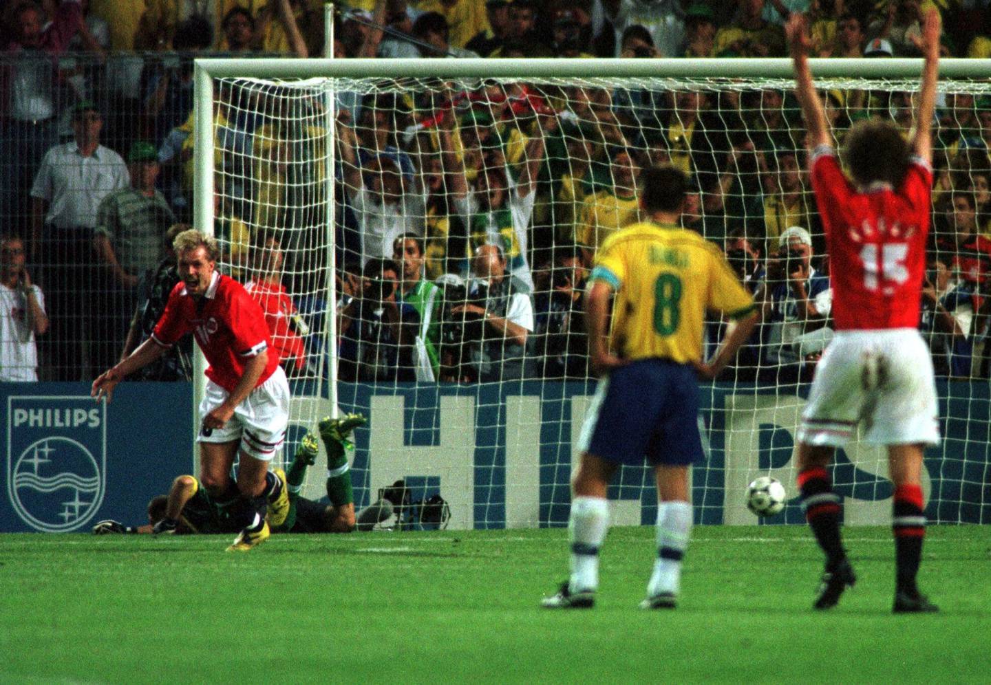 23. juni 1998. Kjetil Rekdal har akkurat skåret på straffespark, og gitt Norge ledelsen 2-1 mot Brasil. Som også ble sluttresultatet.