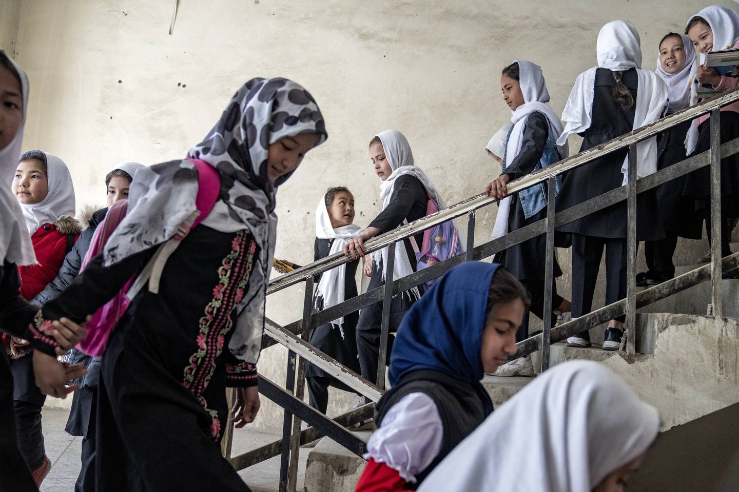 Afghanske jenter nektes å ta høyere utdanning, noe som vil få alvorlige følger for rekrutteringen til en rekke yrker, ikke minst innen helsesektoren. Foto: AP / NTB 