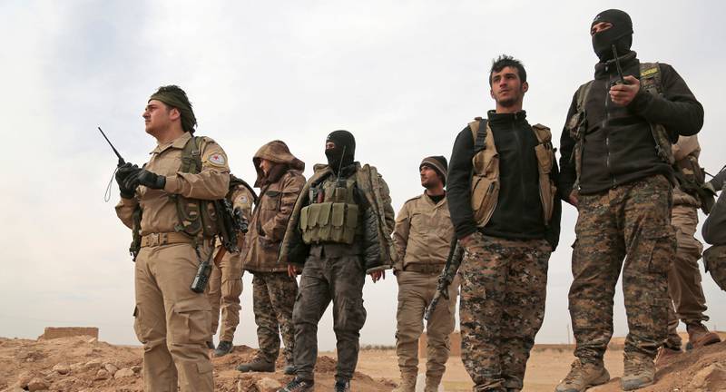 De syriske opprørsstyrkene i Syriske demokratiske styrker (SDF) foran en offensiv mot IS-hovedstaden     Raqqa tidligere i februar. IS er på defensiven i Syria, men for mange syrere er ikke Assad-regimet et bedre alternativ.