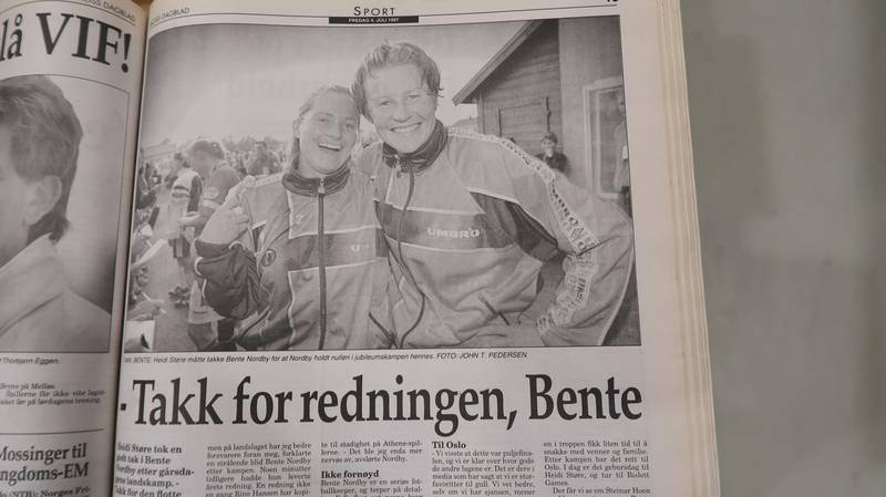 Bente Nordby og Heidi Støre. Norske kvinnelandslaget i fotball -  4. juli 1997. Moss Dagblad