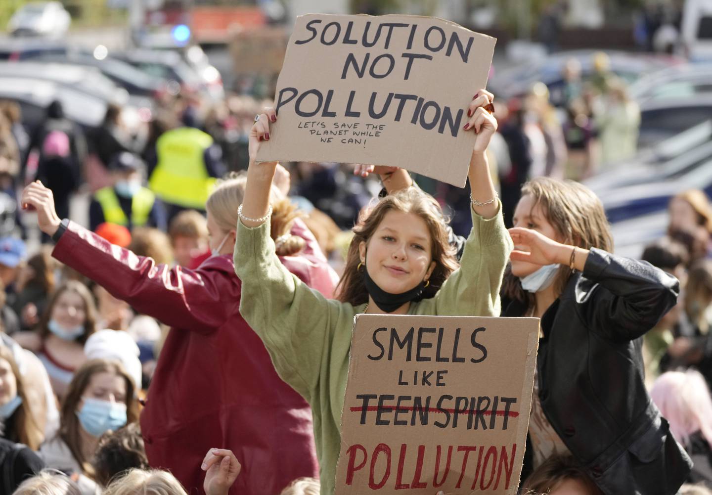 Miljøaktivister demonstrerer mot myndighetenes manglende klimapolitikk i Polens hovedstad Warszawa i september i fjor. Polen er blant Europas aller mest kullavhengige land.