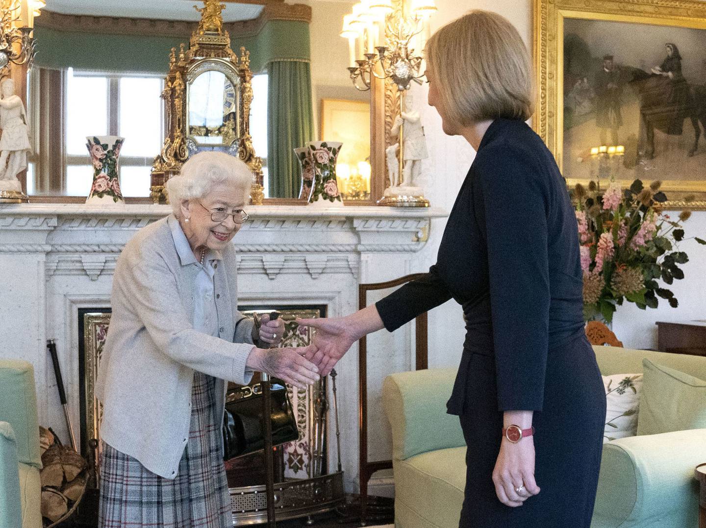 Liz Truss i audiens hos dronning Elizabeth på Balmoral i Skottland tirsdag. Truss tok over som statsminister etter Boris Johnson tirsdag.
