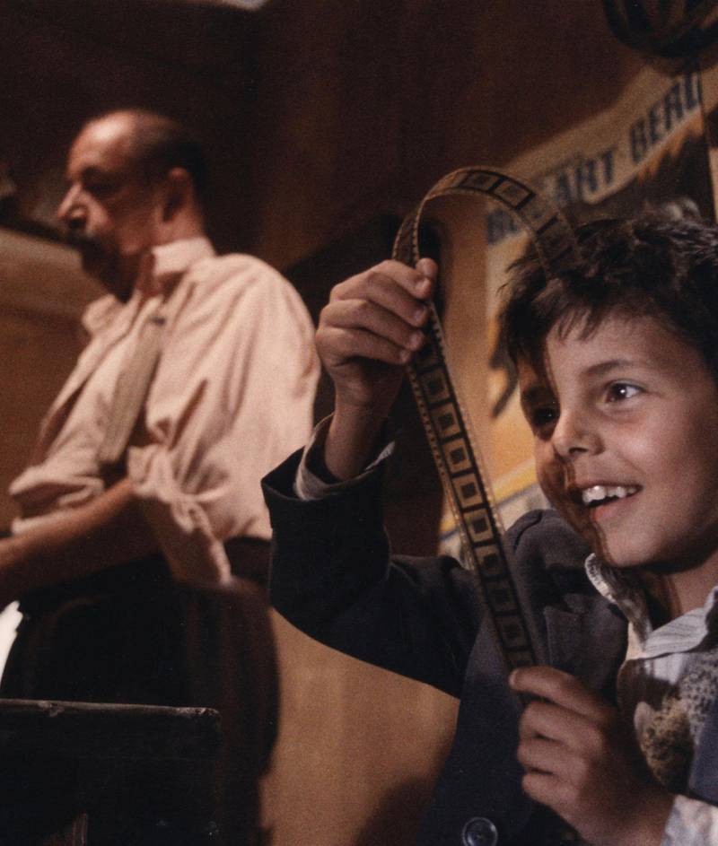 Oscarvinner på torget: Klassikeren Cinema Paradiso av Giuseppe Tornatore fra 1988 handler om Salvatore og Alfredo, deres vennskap og lidenskap for film. Lørdag kveld vises den på stort lerret på Bragernes Torg. FOTO: NTB SCANPIX