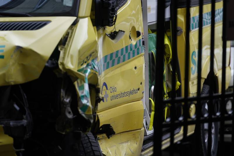 Oslo  20191022. 
En bevæpnet mann som stjal en ambulanse i Oslo, er pågrepet. Flere kjøretøy og personer skal ha blitt påkjørt av ambulansen før den ble stanset.
Foto: Håkon Mosvold Larsen / NTB scanpix