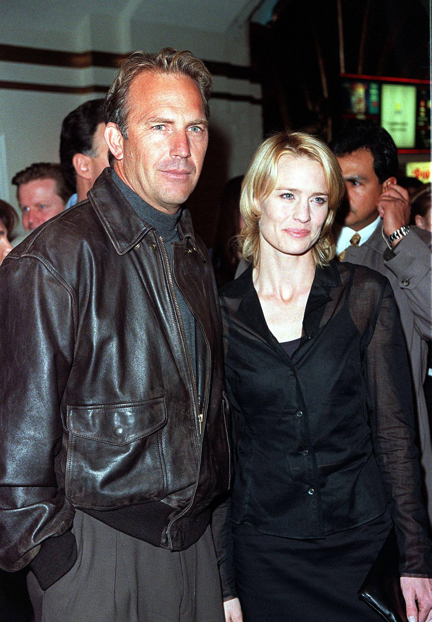 
US actor Kevin Costner(L) and actress Robin Wright Penn(R) arrive for the premiere of their new film "Message in A Bottle" 08 February in Los Angeles, CA. Costner and Wright Penn co-star in the romantic drama about a man living in solitude who rediscovers love. The film is directed by Luis Mandoki. AFP PHOTO  Vince BUCCI