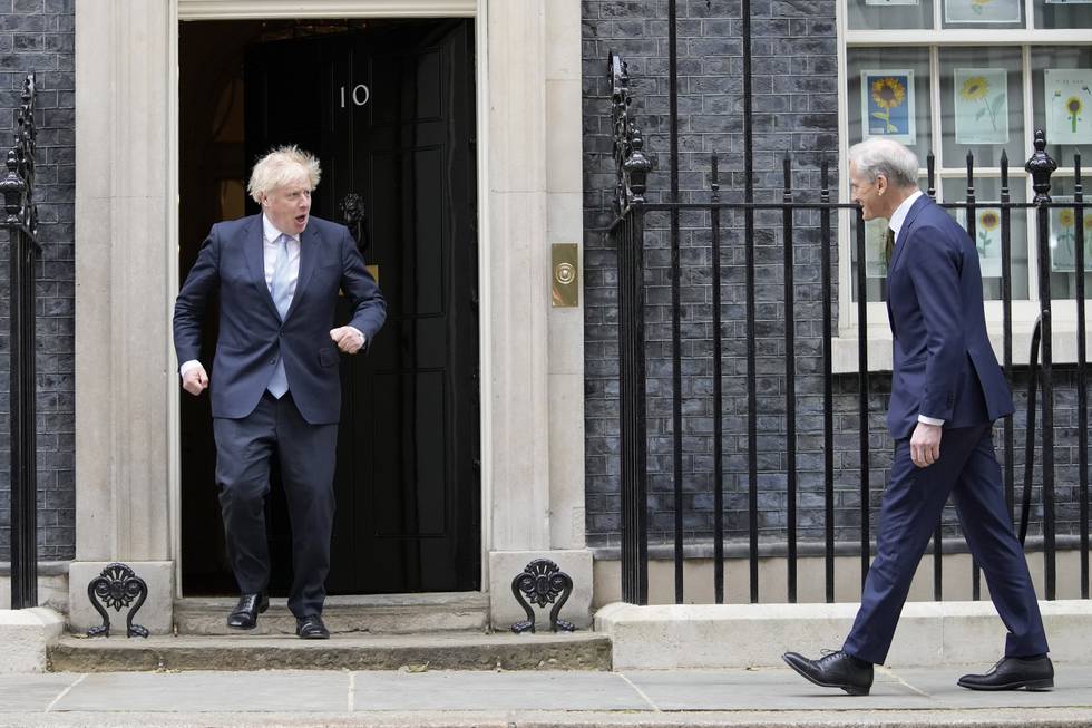 Storbritannias statsminister Boris Johnson tok fredag imot statsminister Jonas Gahr Støre i statsministerboligen i 10 Downing Street. Foto: Frank Augstein / AP / NTB