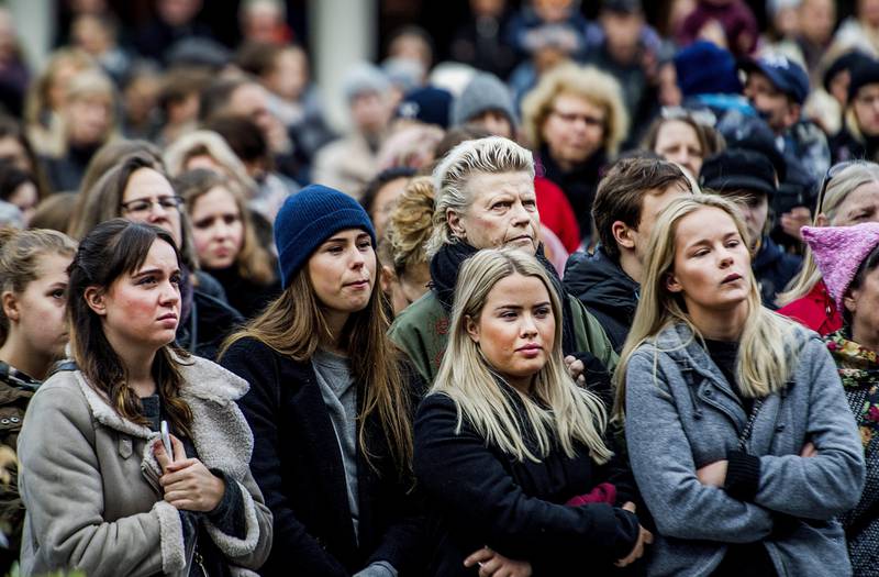 Fra en demonstrasjon mot seksuell trakassering og overgrep på Sergels Torg i Stockholm i oktober.