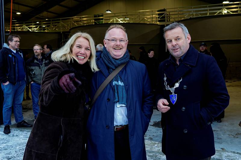 Stavanger-ordfører Christine Sagen Helgø, fiskeriminister Per Sandberg og Finnøy-ordfører Henrik Halleland. Foto: Roy Storvik
