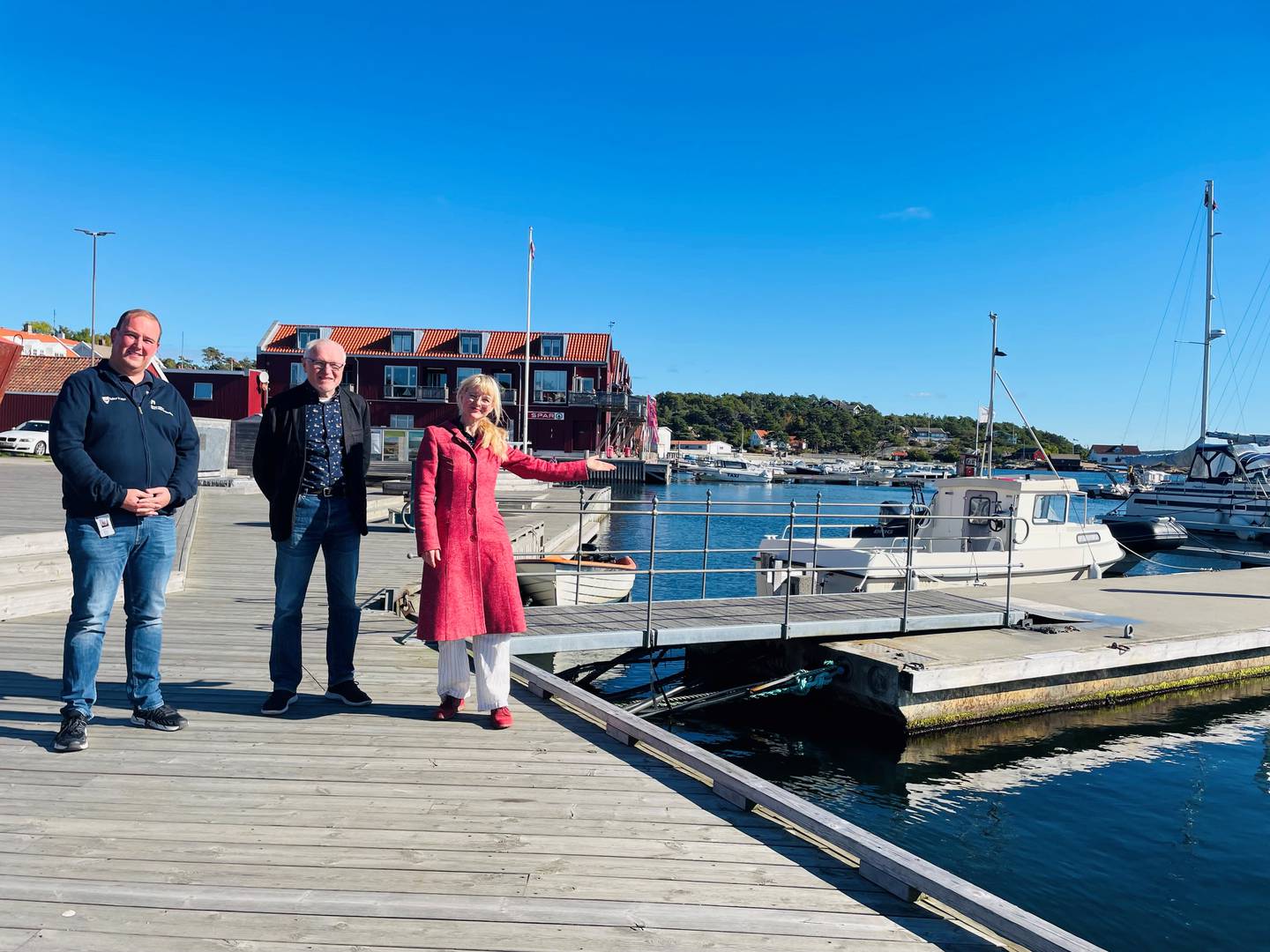 Kultursjef Thomas Holmen Olsen, styreleder i Skjærhalden gjestehavn Ottar Johansen og ordfører Mona Vauger ønsker alle velkommen til Hvaler førstkommende helg.