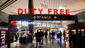 Korona-stengte taxfree-butikker på flere flyplasser
