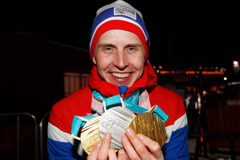 Simen Hegstad Krüger med tre OL-medaljer fra Pyeongchang, to gull og en sølv. Han har også spilt fotball i Lyn.