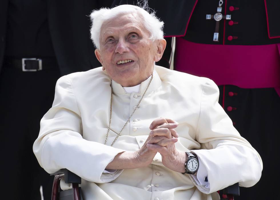 Tidligere pave Benedikt unnlot å gripe inn i flere overgrepssaker i den katolske kirke i Tyskland da han var erkebiskop der, ifølge ny rapport. Foto: AP / NTB