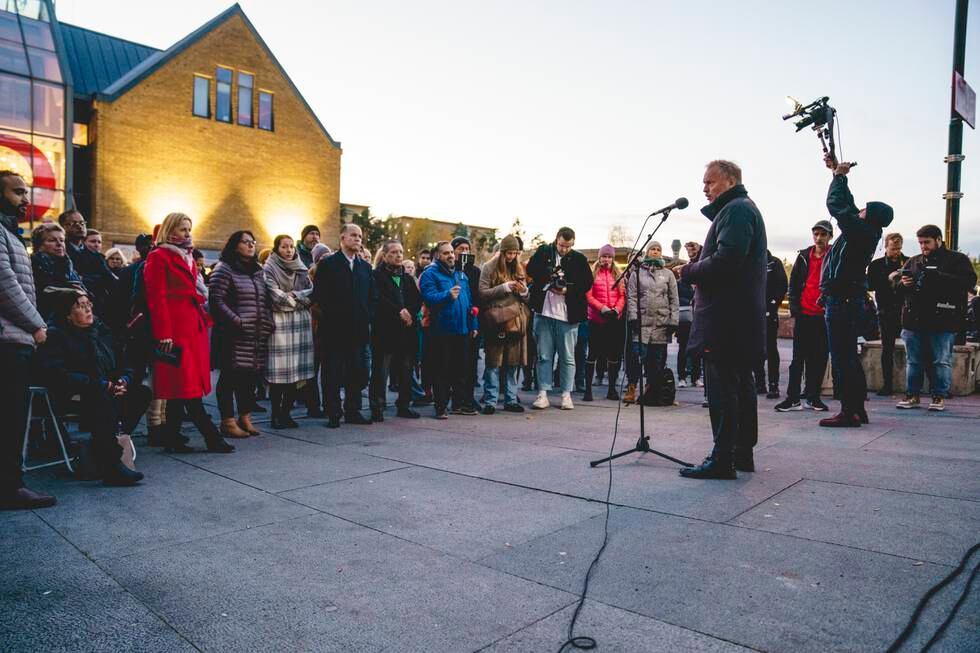 Byrådsleder i Oslo, Raymond Johansen (Ap), deltok torsdag på et folkemøte på Mortensrud sammen med bydel Søndre Nordstrand, Utdanningsetaten og Oslo-politiet.