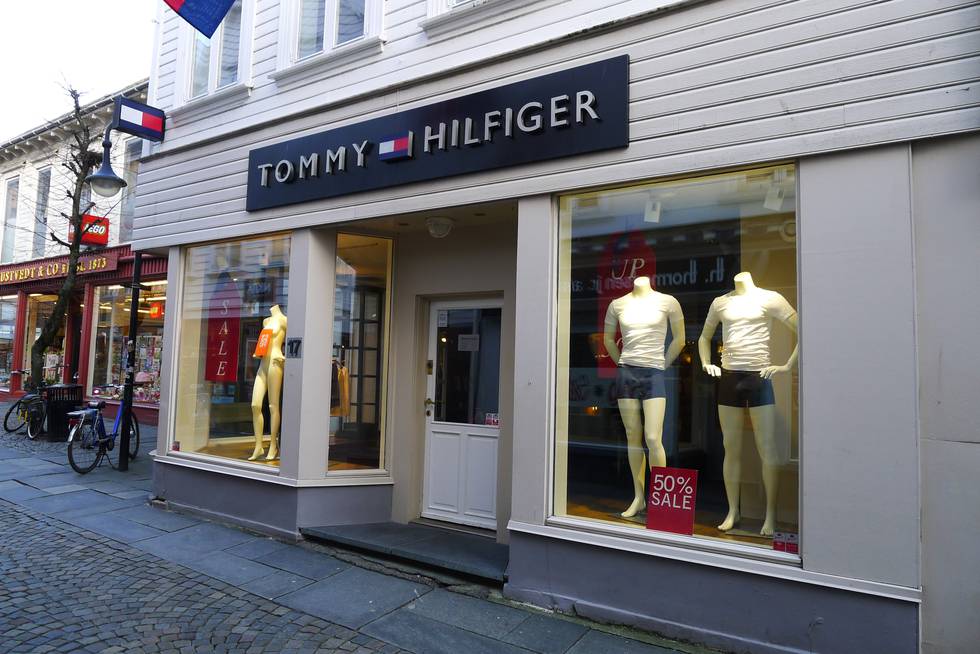 Selskapet bak Tommy Hilfiger Store har vært i retten og meldt oppbud. Foto: Tore Bruland