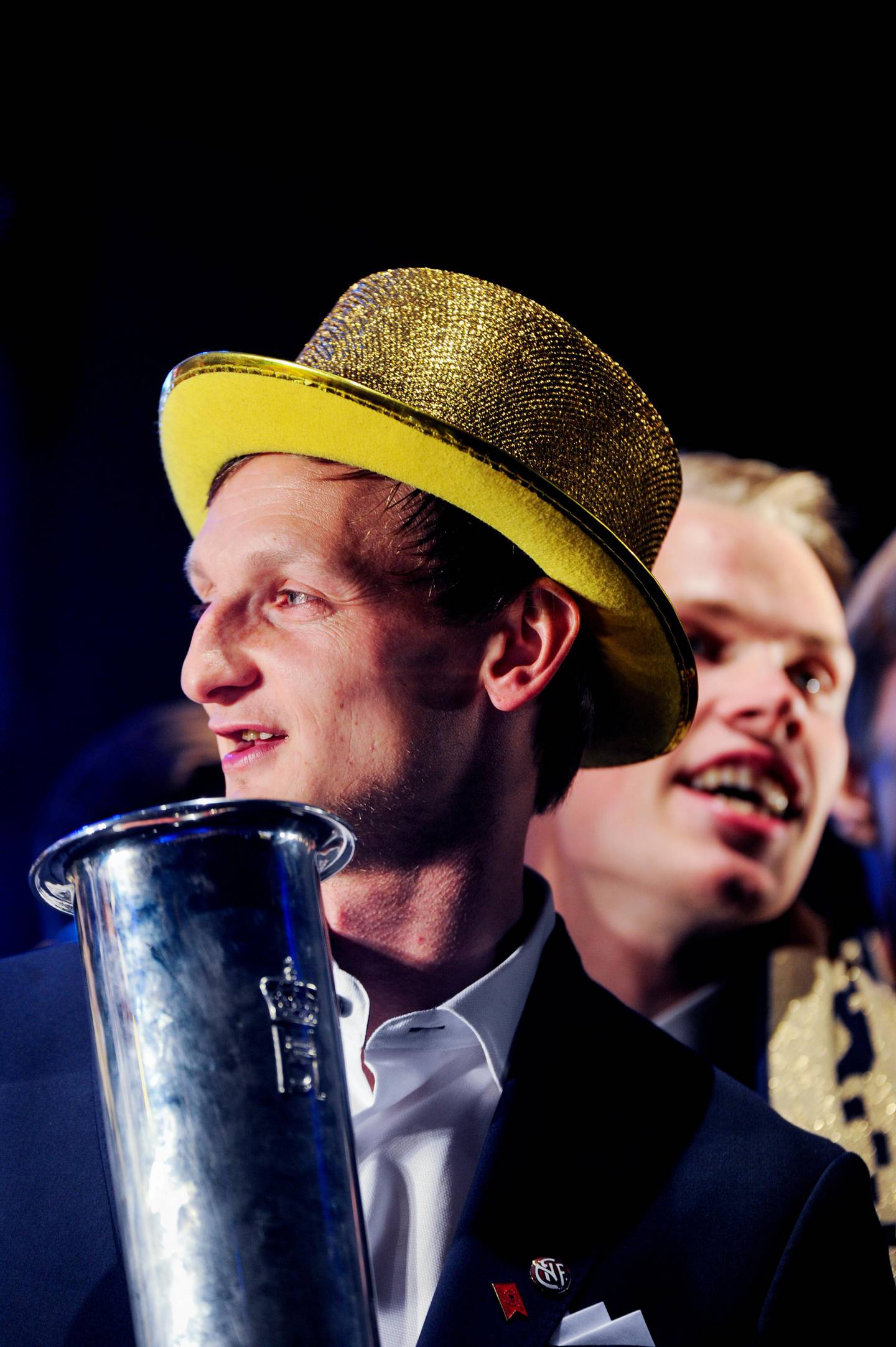 Andre Danielsen med sitt første gull på seniornivå, i sin siste sesong som fotballspiller. Foto: Lars Kristian Aalgaard.