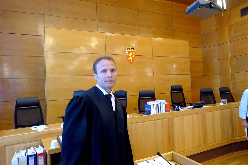 Statsadvokat Asbjørn Eritsland sier at 45-åringen er tiltalt for innførsel av 21 kilo amfetamin til Danmark og at hele, eller deler av partiet, skulle til Norge. Foto: Tore Bruland