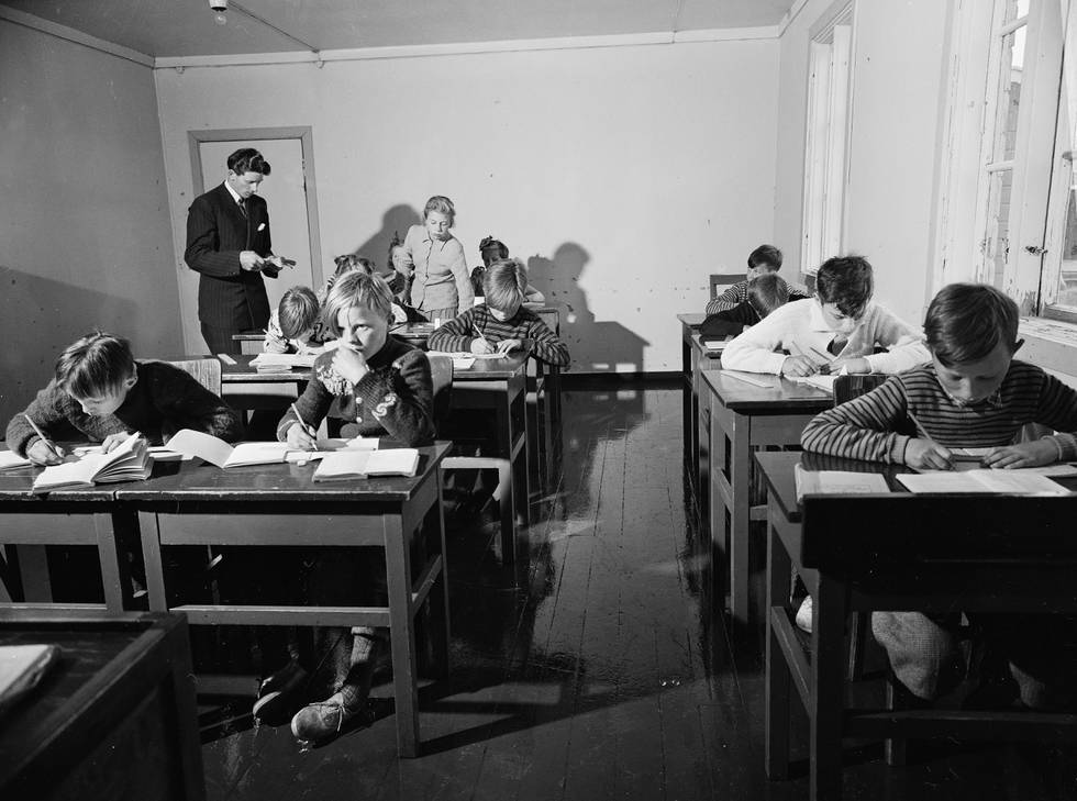 Internatskoler var en viktig del av de norske myndighetenes fornorskingspolitikk overfor samene. Dette bildet fra 1952 er tatt ved Europas nordligste internatskole, på Nordkapp i Repvåg.