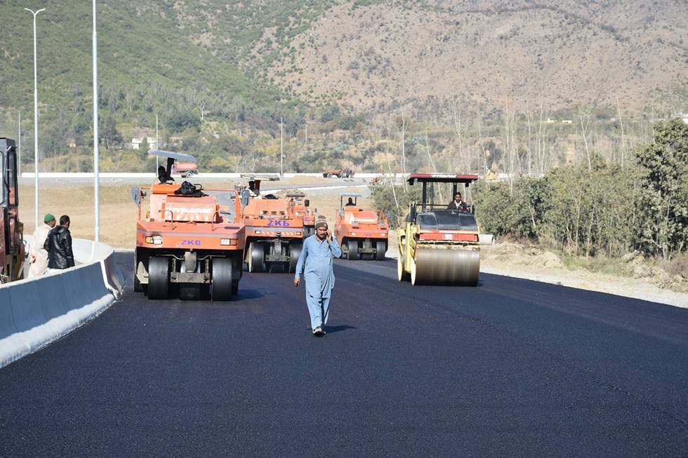 Kina bygger vei i Haripur i Pakistan i desember 2017.