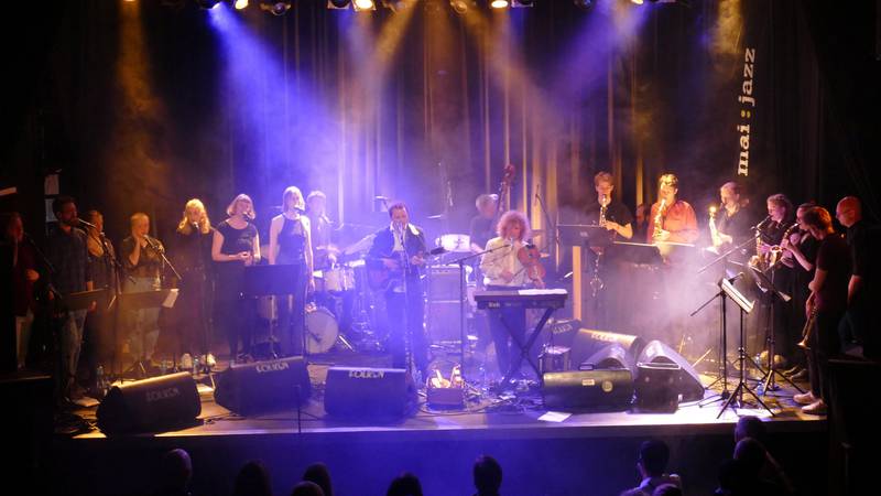 Valkyrien anført av Tuva Livsdatter Syvertsen med Bjergsted Jazzensemble og Bjergsted Vokalensemble. Foto: Stein Roger Fossmo