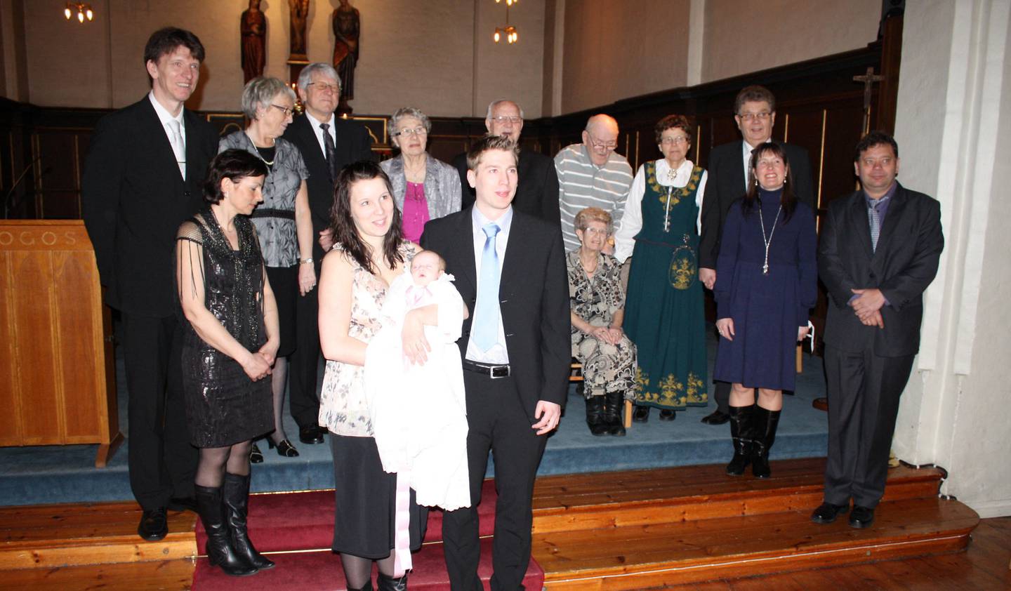 Mitt barnebarn Sophia ble døpt i Øster Aker kirke 28. mars 2010. Da med samtlige åtte oldeforeldre til stede. Nå er kirken foreslått nedlagt.