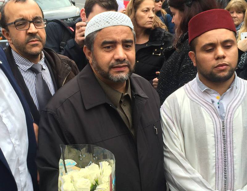 Imam Abdelali Mamoun (i midten) advarer mot splittelse. FOTO: ESPEN LØKELAND STAI