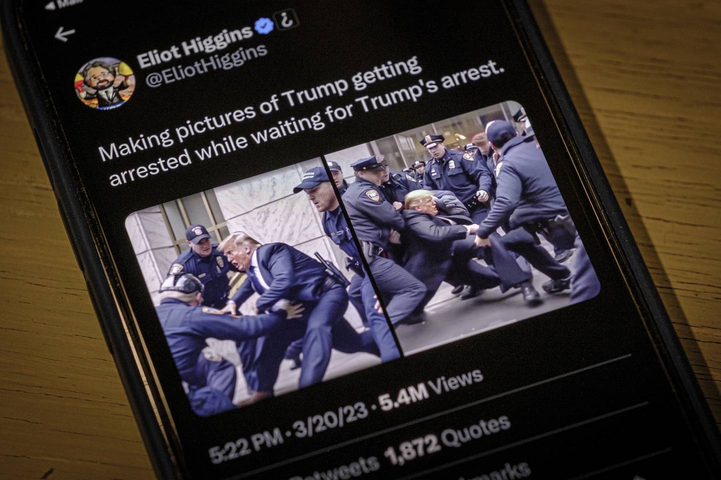Bloggeren Elliot Higgins viser hvordan en arrestasjon av ekspresident Donald Trump kunne sett ut. Bildene er falske og laget med et sofistikert og lett tilgjengelig bildebehandlingsprogram.